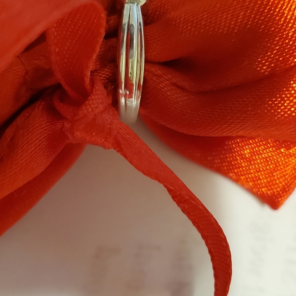 Platinum .950 Diamond Three Stone Princess Cut. - Picture 12 of 16